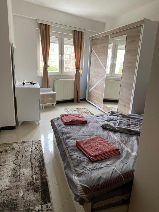 Capital Apartment Prishtina Prishtine Bagian luar foto