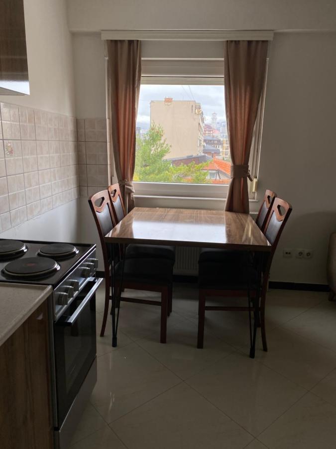 Capital Apartment Prishtina Prishtine Bagian luar foto