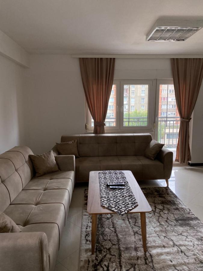 Capital Apartment Prishtina Prishtine Bagian luar foto
